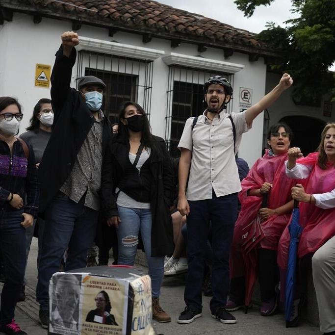 Guatemala's high court steps into election, suspends release of official results